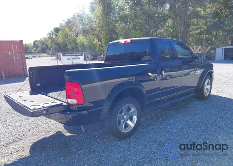 2018 Ram 1500 Express 4X4 6'4 Box z USA, uszkodzony, nr VIN 1C6RR7FG7JS260936